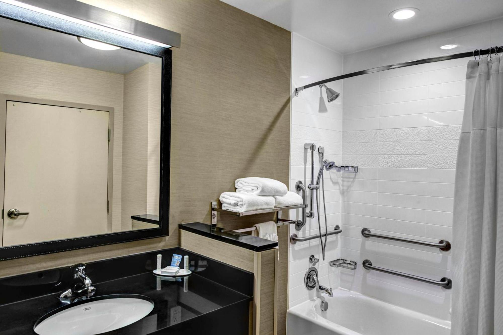 Fairfield Inn & Suites By Marriott Lansing At Eastwood Εξωτερικό φωτογραφία
